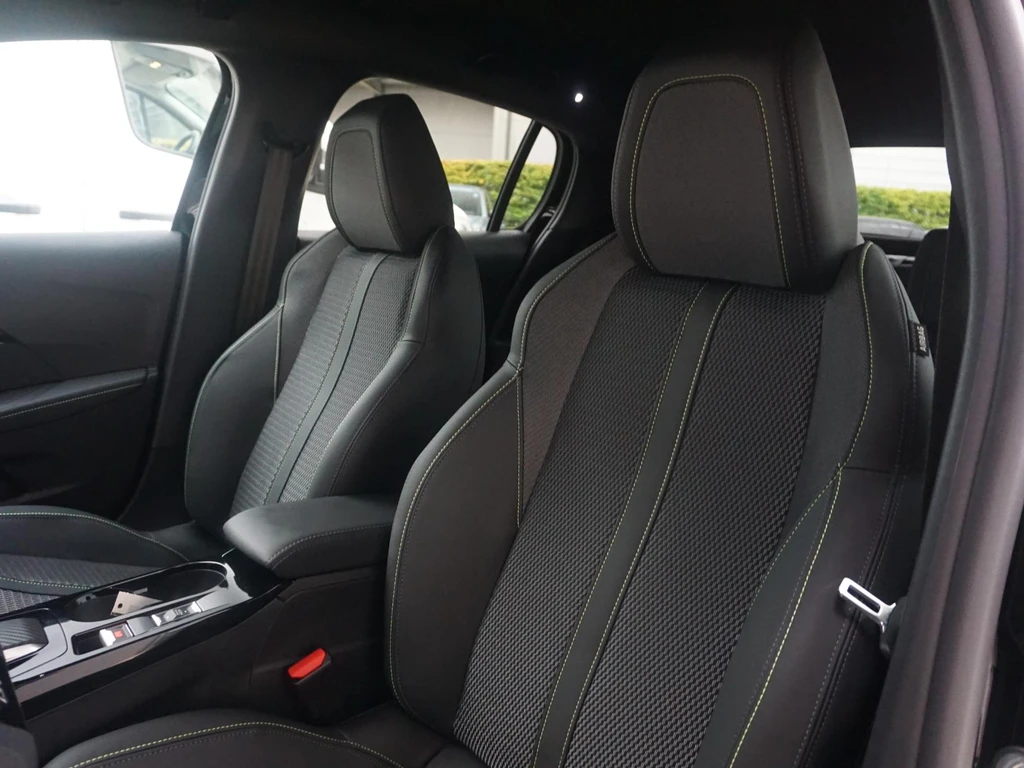 Peugeot 208 – foto 11