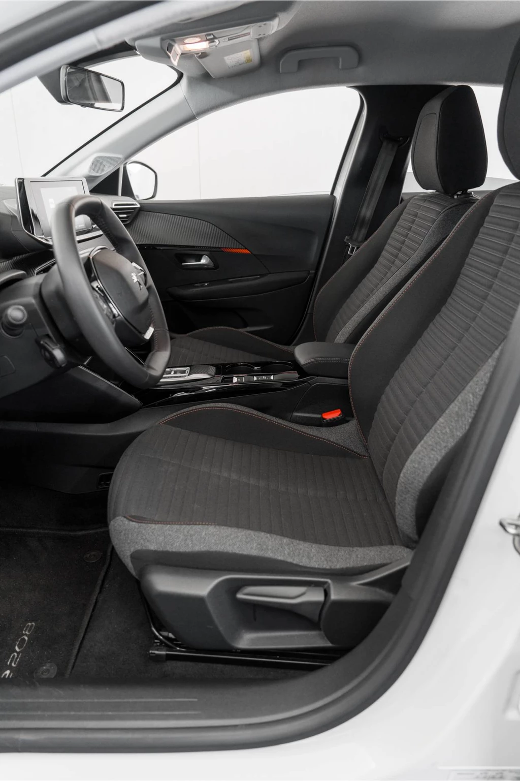 Peugeot e-208 – foto 31