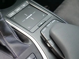 Lexus UX – thumbnail 15