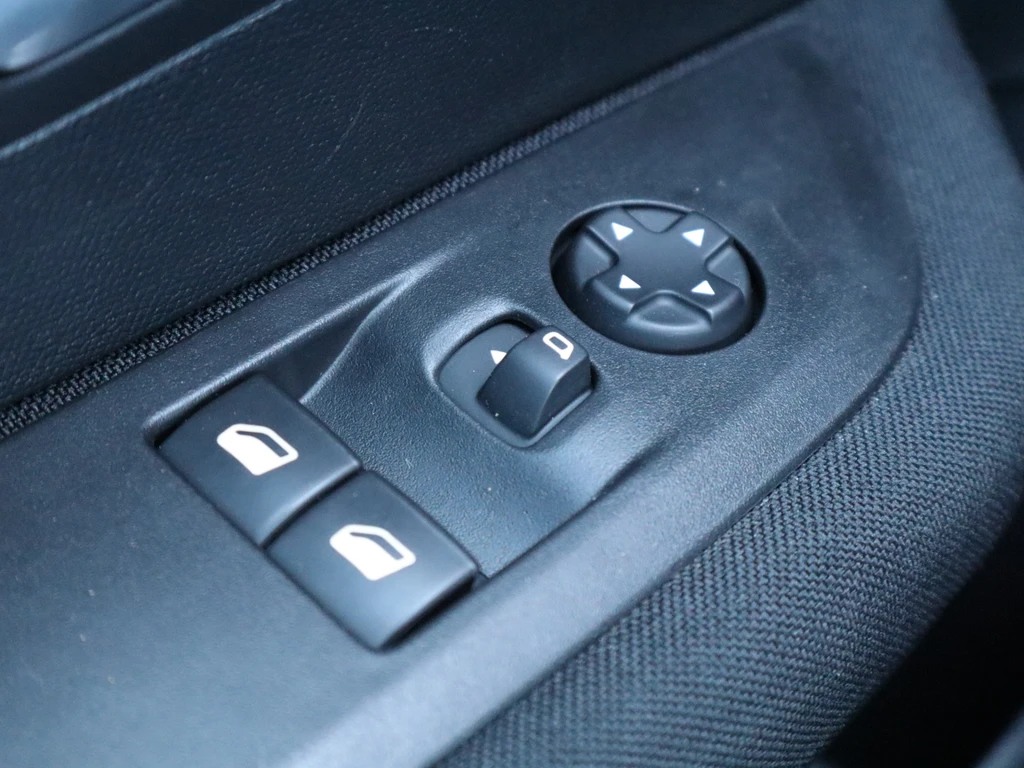 Peugeot 208 – foto 11