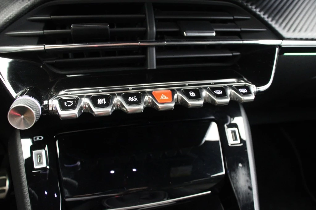 Peugeot 208 – foto 24