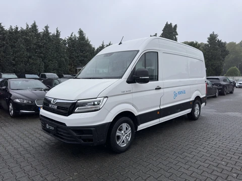 MAN eTGE Basis 36 kWh L3 H3 (2-Fase) {Soh-86%} Aut. *HEATPUMP | NAVI-FULLMAP | AIRCO | CRUISE | CAMERA | HEATED-ERGO-SEATS | PDC | DAB | WIFI | FULL-LED | CCS-FASTLOADER | 18"ALU*
