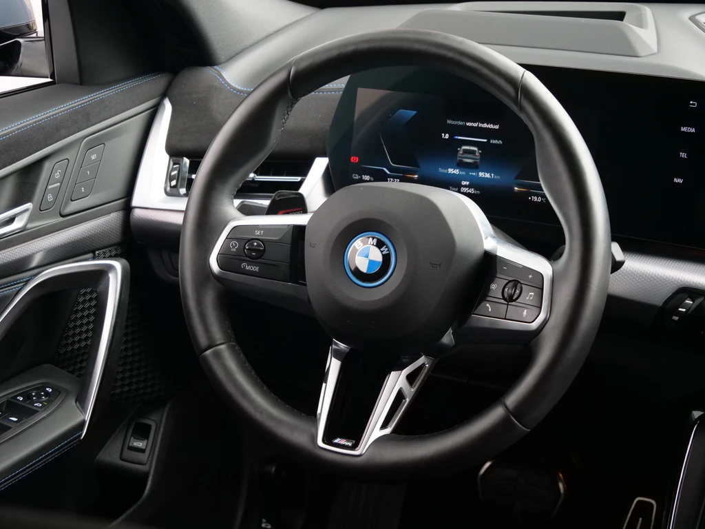 BMW iX2 – foto 12