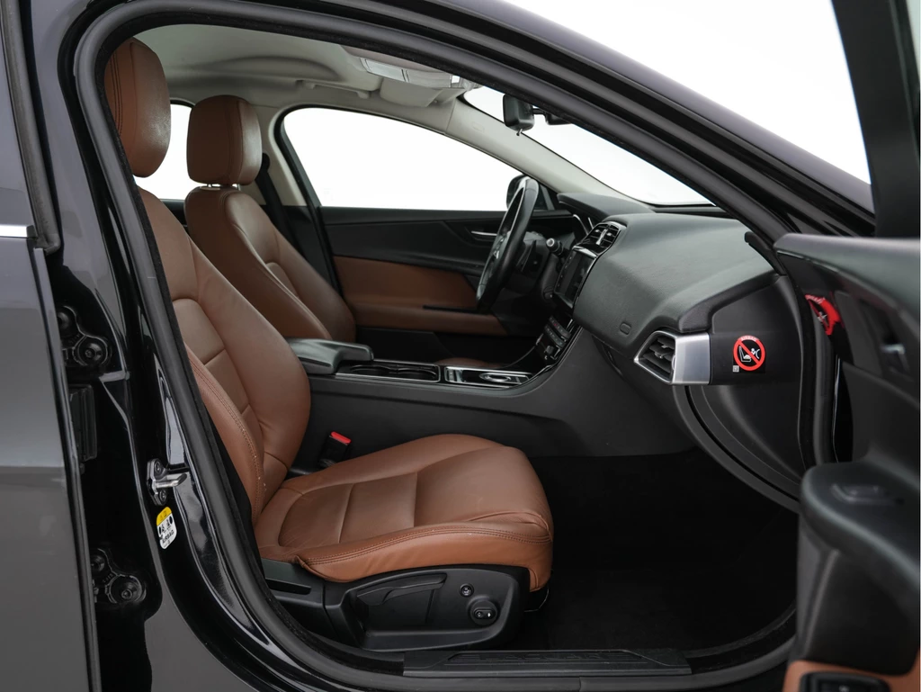 Jaguar XE – foto 11