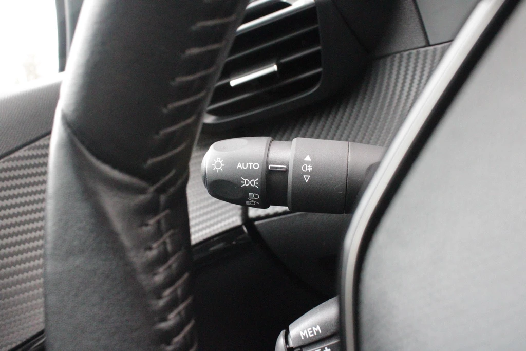 Peugeot 208 – foto 36