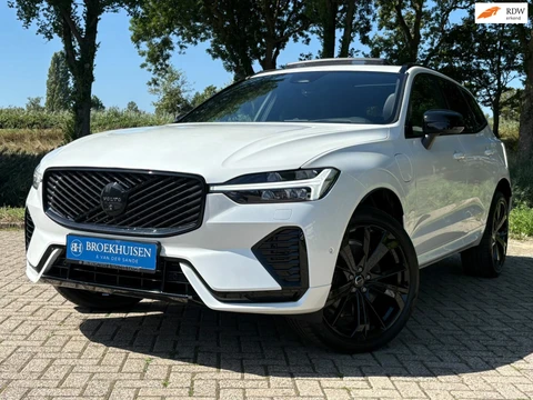 Volvo XC60 2.0 T8 Plug-in hybrid AWD NW MODEL Ultra Black Edition 455pk Luchtvering / Trekhaak / Head Up Display