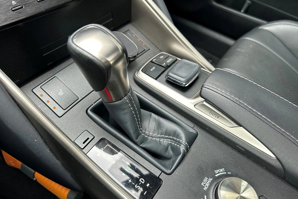 Lexus IS – foto 30