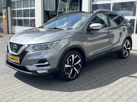 Nissan QASHQAI 1.3 DIG-T Tekna Airco Cruise controle Lederbekleding Navigatiesysteem 360°camera Panoramadak Trekhaak 1300kg trekgewicht Stuurwielbediening Stoelverwarming
