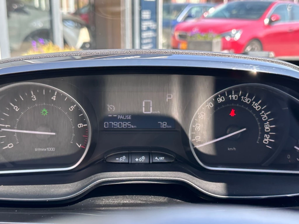 Peugeot 208 – foto 12
