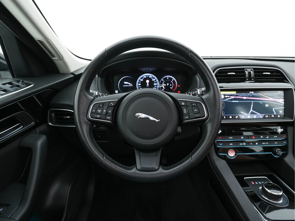 Jaguar F-PACE – foto 19