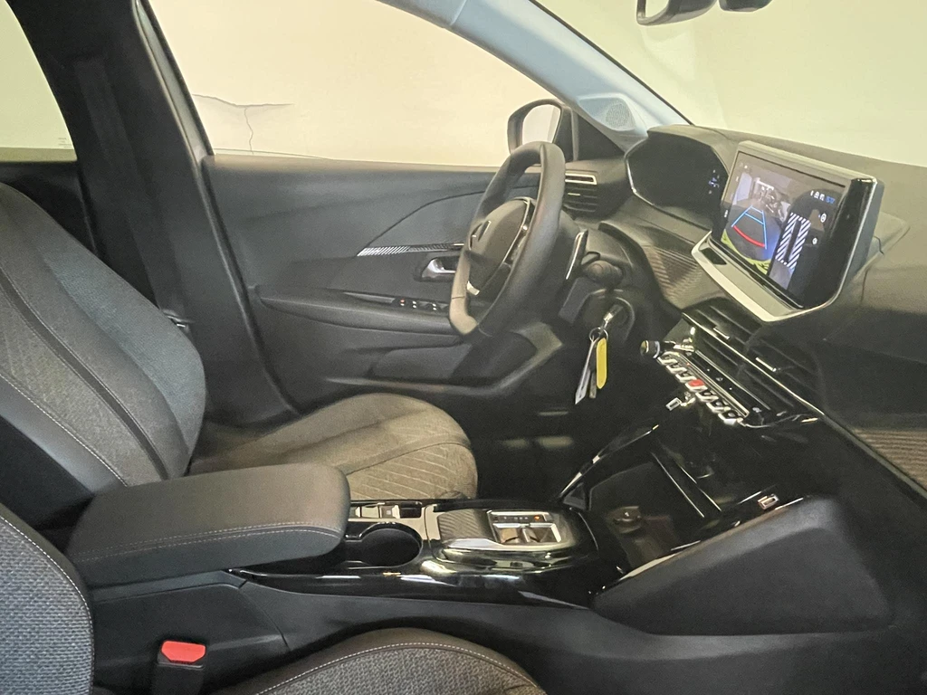 Peugeot 208 – foto 12