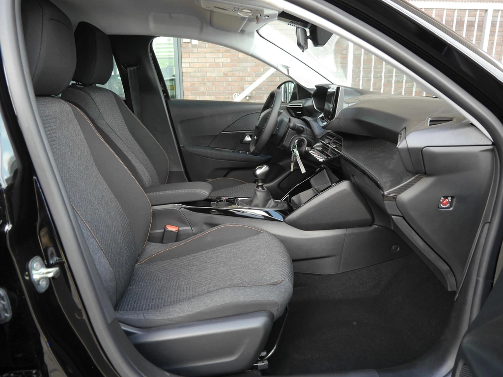 Peugeot 208 – foto 12