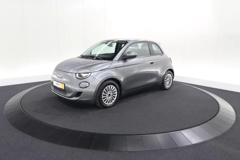 Fiat 500 Urban 42 kWh | SOH 97.6% | 3 Fase Laadfunctie | Camera | Apple Carplay | Parkeersensoren