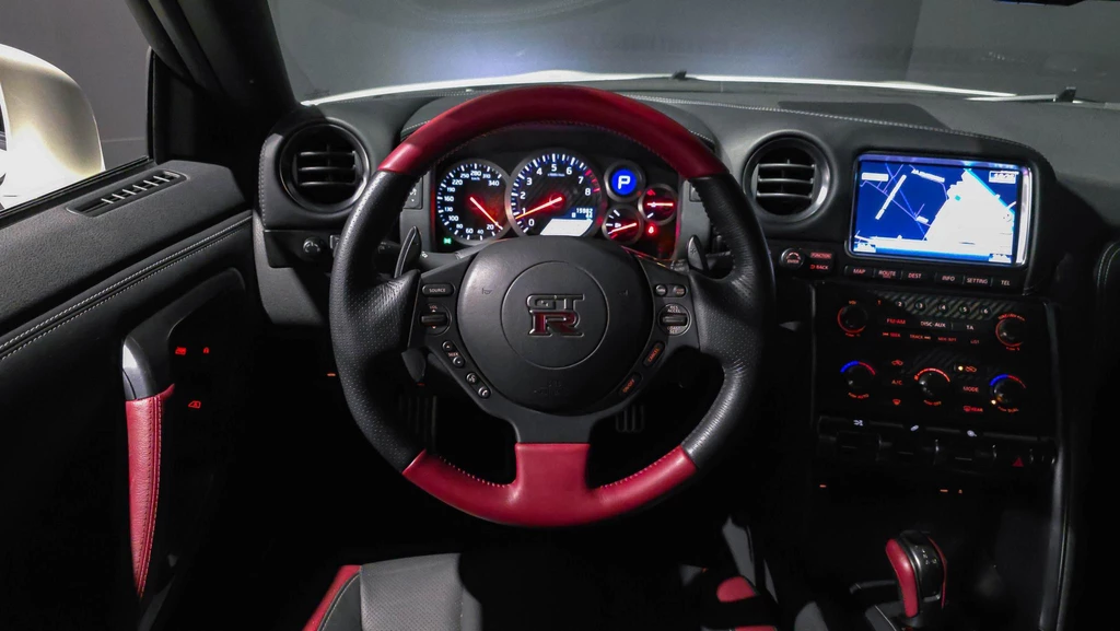 Nissan GT-R – foto 16
