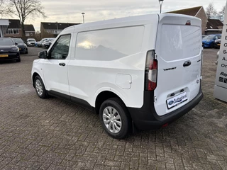 Ford Transit Courier – thumbnail 3