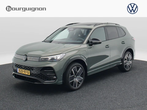 Volkswagen Tiguan 1.5 eHybrid R-Line | Trekhaak | Panoramadak | Black Style | Head-Up Display |