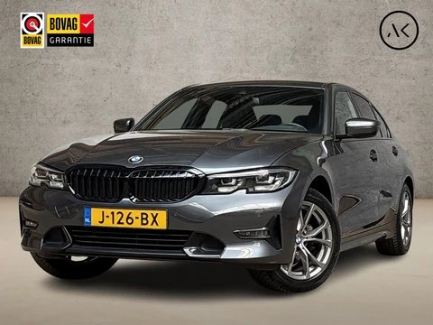 BMW 3 Serie 318i Sport Line 156Pk Automaat (VIRTUAL COCKPIT, DEALER ONDERHOUDEN, GROOT NAVI, LEDER, ZWART HEMEL, SPORTSTOELEN, GETINT GLAS, SFEERVERLICHTING, PARKEERSENSOREN, NIEUWE APK, NIEUWSTAAT)
