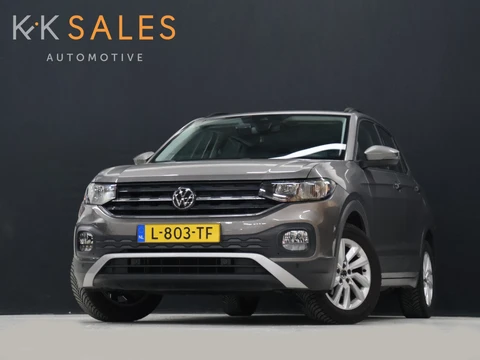 Volkswagen T-Cross 1.0 TSI Life [ADAPTIVE CRUISE, APPLE CARPLAY, ANDROID, PDC V+A, RIJSTROOKASSISTENT, DAB, BLUETOOTH, AIRCO, LICHT- EN ZICHTPAKKET, DAKRAILS, LED DAGRIJVERLICHTING, LICHTMETALEN VELGEN 16", NIEUWSTAAT]