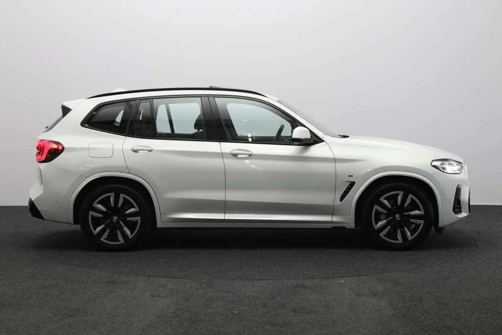 BMW iX3 – foto 6