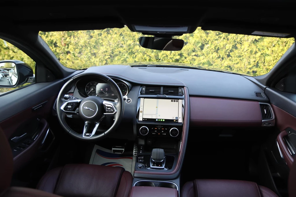 Jaguar E-PACE – foto 17