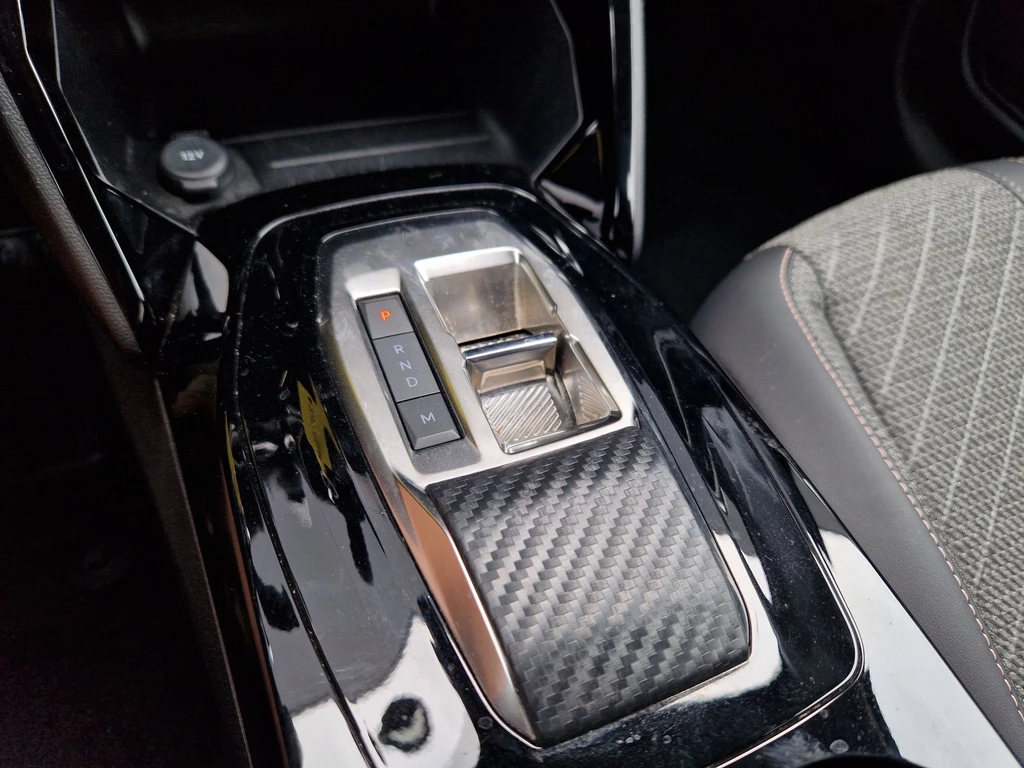 Peugeot 208 – foto 24