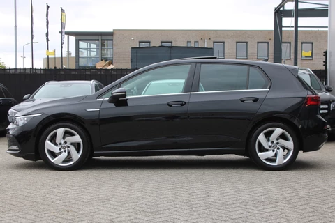 Volkswagen Golf 1.5 eTSI Style PANORAMADAK MEMORY ACC SFEER CARPLAY