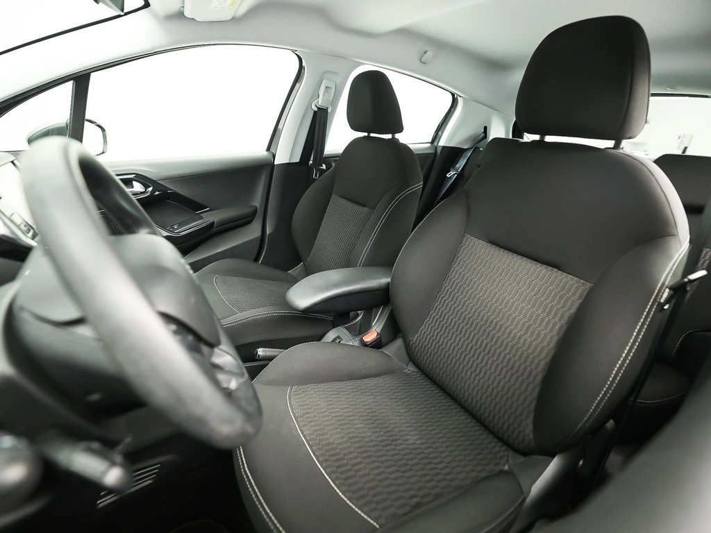 Peugeot 208 – foto 13
