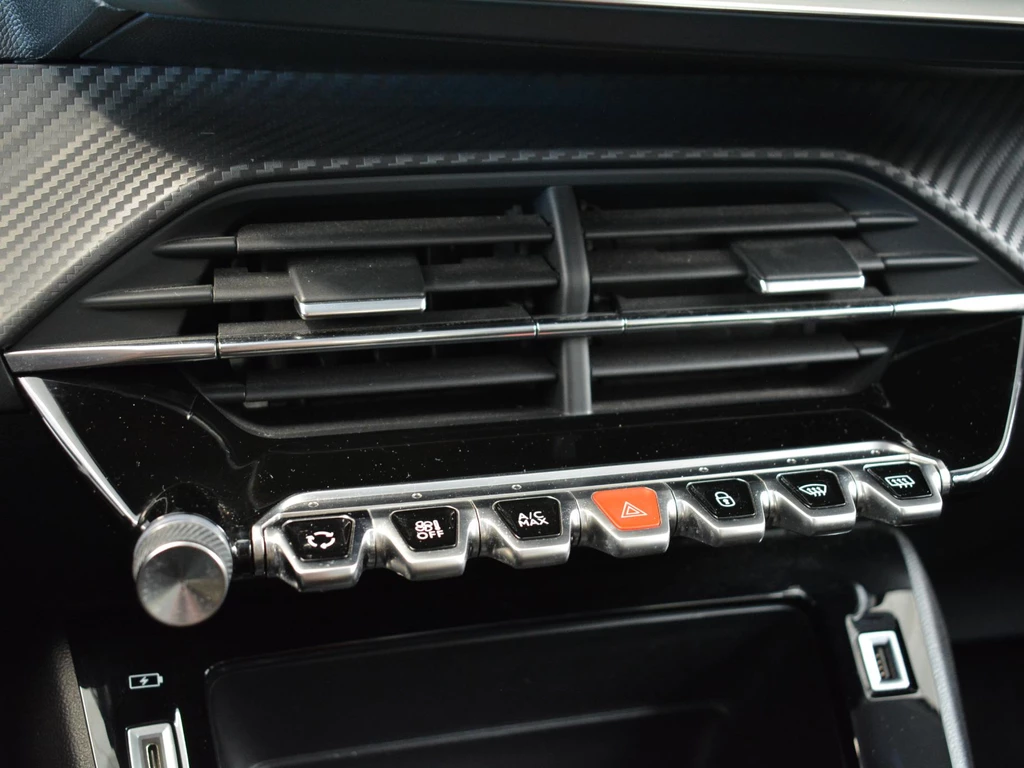 Peugeot 208 – foto 16