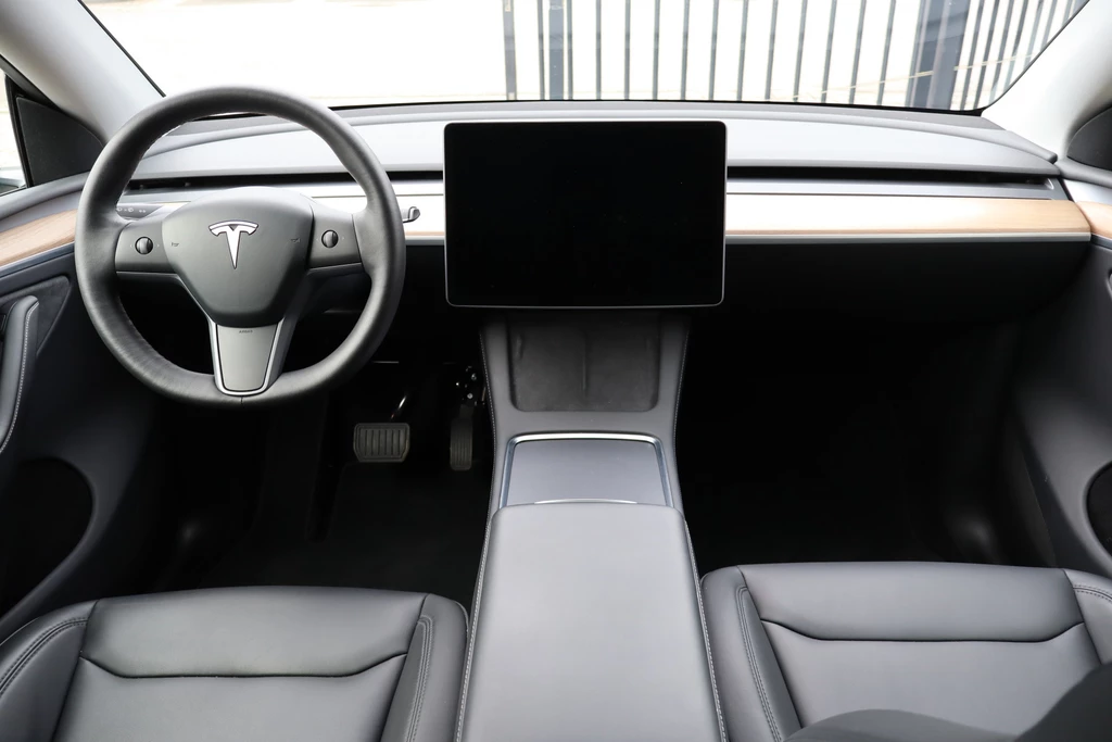 Tesla Model Y – foto 11