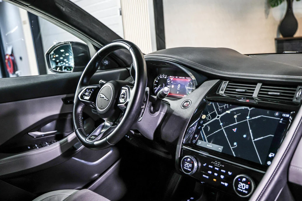 Jaguar E-PACE – foto 29