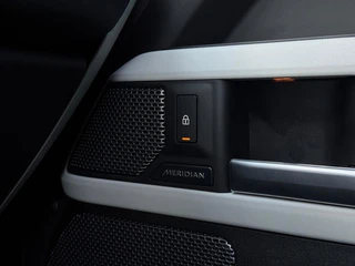 Land Rover Defender – thumbnail 36