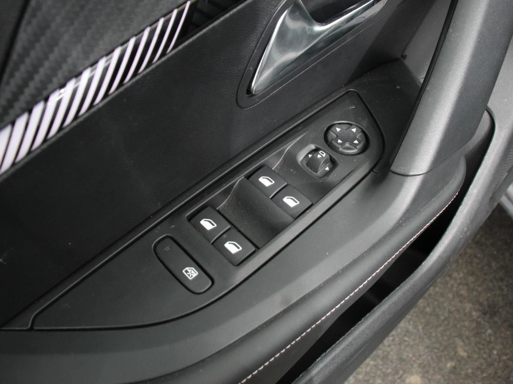 Peugeot e-2008 – foto 17