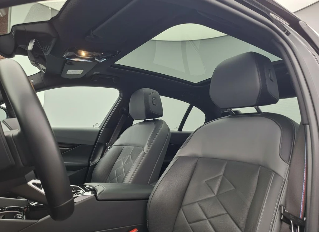 BMW i5 – foto 13