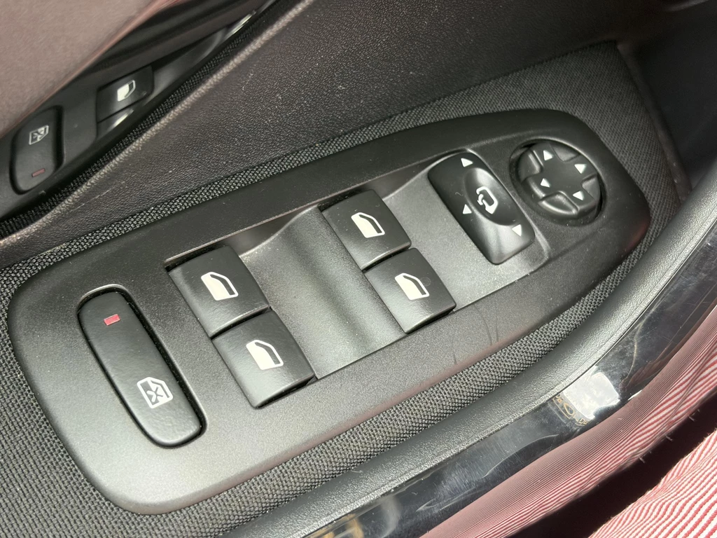 Peugeot 208 – foto 23