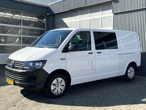 Volkswagen Transporter 2.0 TDI L2H1 DC 150pk BTW VRIJ!! 2x schuifdeur Airco Cruise controle Telefoonverbinding Trekhaak 2500kg trekgewicht Euro 6 DC 1e eigenaar Dealer onderhouden Ex overheid