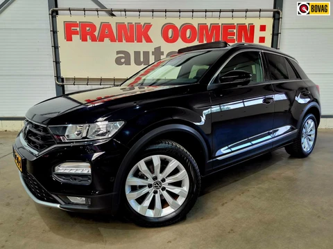 Volkswagen T-ROC 1.5 TSI 150PK Sport + Dealer OH|Panorama|Virtual|Winter pack|Park assist|Sfeerverl.|Dodehoek|Lane|DAB|Navi|17"LMV