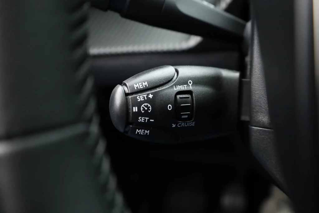 Peugeot 208 – foto 12
