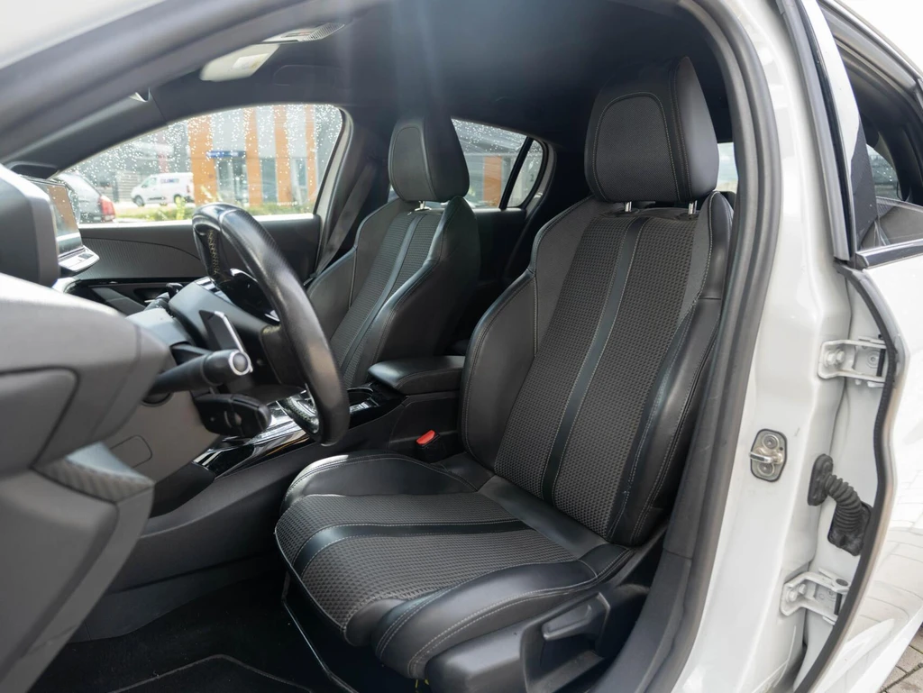 Peugeot 208 – foto 18