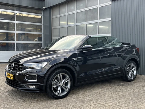 Volkswagen T-Roc Cabrio 1.5 TSI R-Line Virtuele display Apple carplay  Airco Cruise controle Stoelverwarming Stuurwielbediening Navigatiesysteem Achterruitrijcamera Parkeersensoren voor en achter