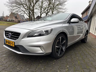Volvo V40 – thumbnail 1