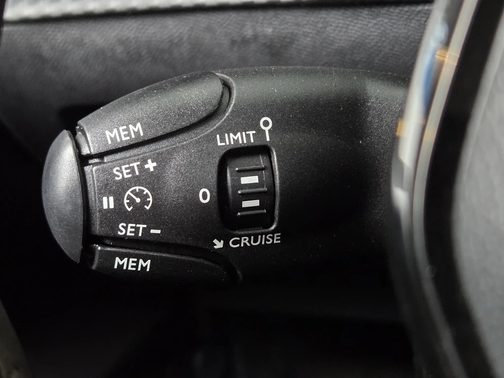 Peugeot 208 – foto 24
