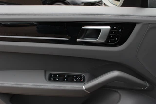 Porsche Cayenne – thumbnail 35
