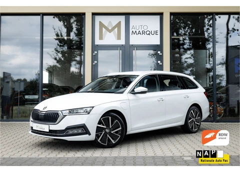 Škoda Octavia Combi 1.4 TSI iV PHEV Business Edition Plus | Navigatie | Apple CarPlay | 18" LM Velgen | Elektrisch Verstelbare Stoel incl. Geheugen |  Parkeersensoren | LED | Stoelverwarming | Keyless Entry |