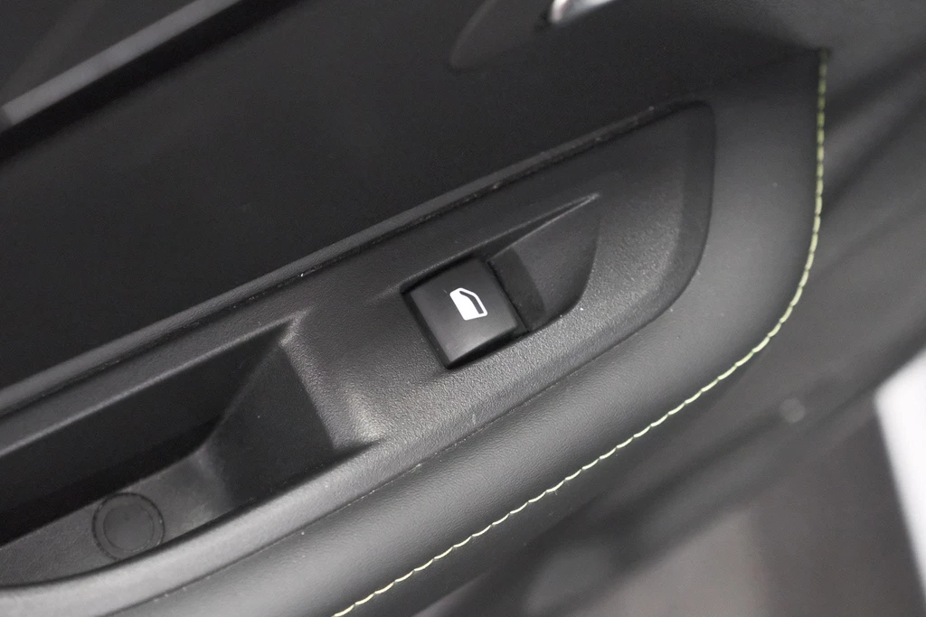 Peugeot e-208 – foto 34