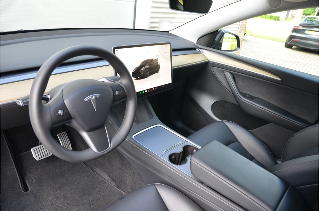 Tesla Model Y – foto 11