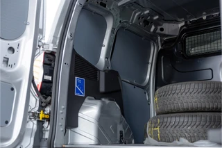 Ford Transit Courier – thumbnail 37