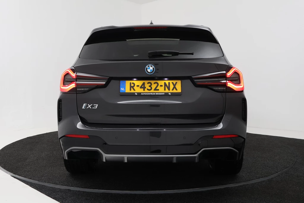 BMW iX3 – foto 4