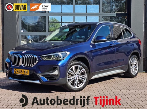 BMW X1 sDrive20i VDL Nedcar Edition | LED | Trekhaak | Leder | Stoelverwarming | Camera | Elek. achterklep |