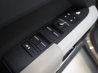 Land Rover Defender – thumbnail 23