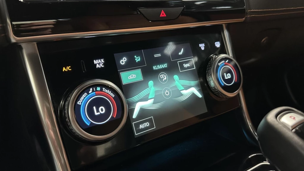 Jaguar XE – foto 46